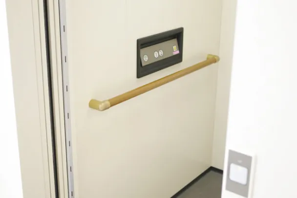 エレベーター内スロープ