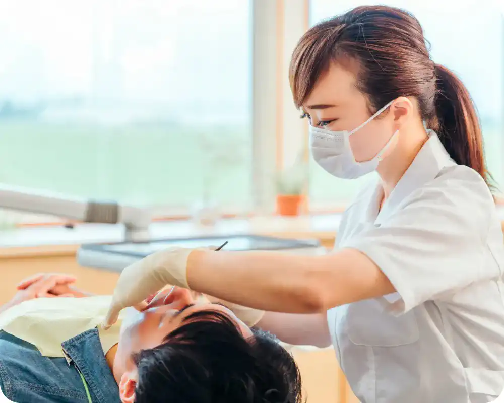 予防ケアに取り組む歯科衛生士