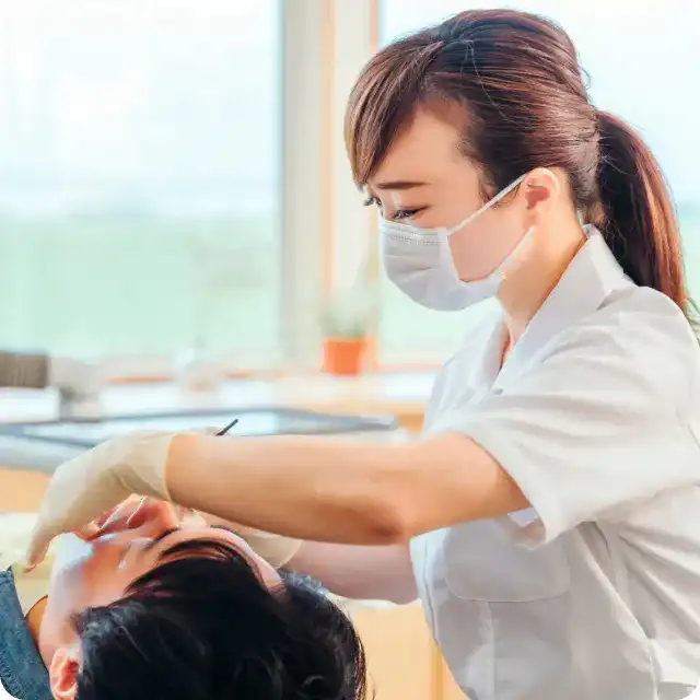 歯科衛生士として予防歯科に取り組む様子